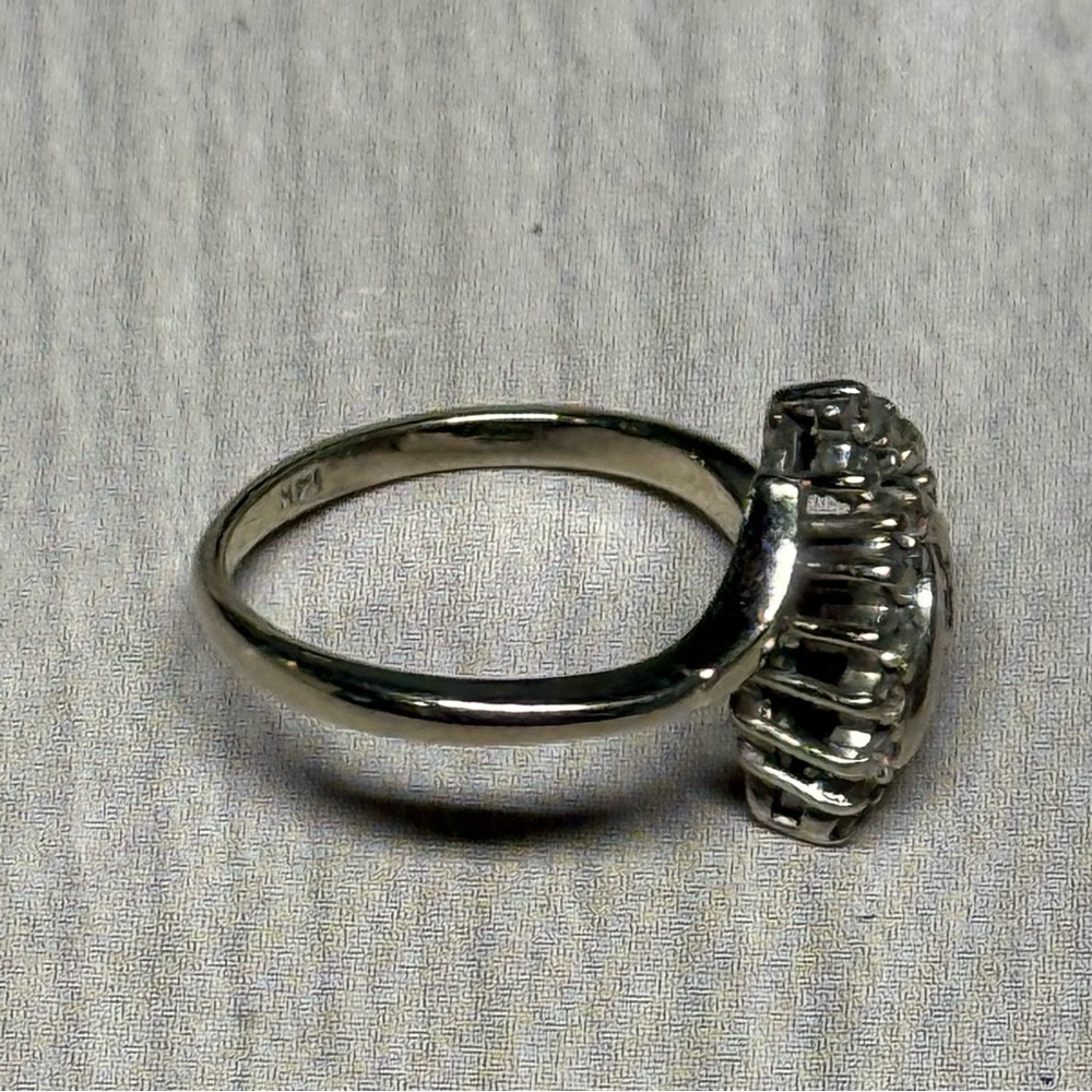 14k White Gold & Diamond Marquise Design Ring with Geometric Detailing - Picture 4 of 5